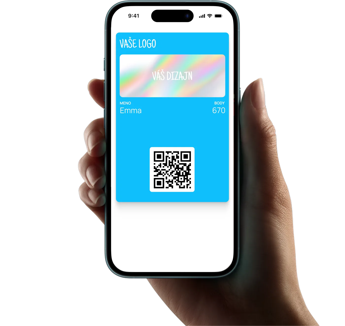 Ruka drží telefón s otvorenou vernostnou kartou vo Wallete, s bodmi a QR kódom
